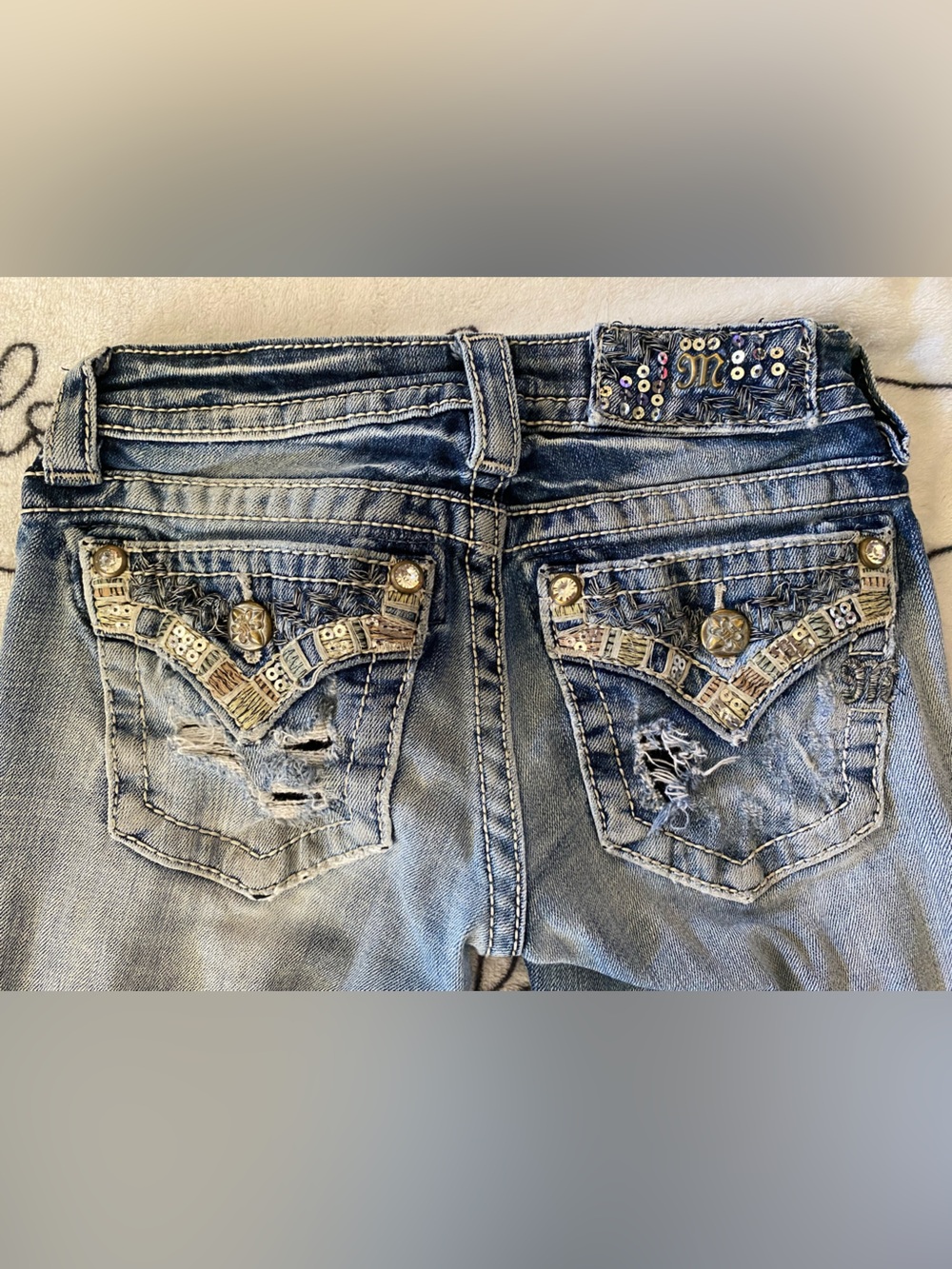 Miss Me Jeans lowrise with Studded Embellished Back Pockets Light Blue 00